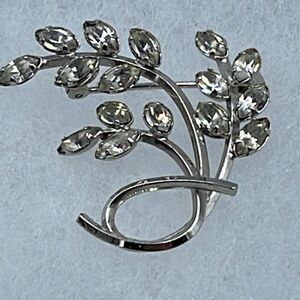 Vintage Art sterling silver rhinestone brooch.